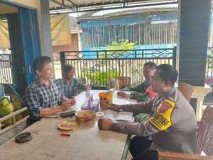 Wujud Soliditas, Bhabinkamtibmas dan Babinsa Sambangi Warga Desa Bojong Ajak Jaga Kamtibmas.
