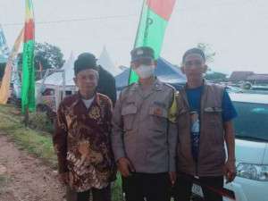 Bhabinkamtibmas Polsek Leuwiliang Sambangi Warga Berikan Pesan Kamtibmas, Pererat Hubungan Polri dan Masyarakat.