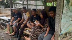 Bhabinkamtibmas Polsek Parung Bersinergi dengan Tokoh Masyarakat Perkuat Kamtibmas di Desa Binaan.