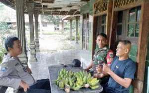 Sinergi Bhabinkamtibmas Polsek Parung dan Babinsa Koramil 0621/22, Sampaikan Himbauan Kamtibmas Kepada Warga.