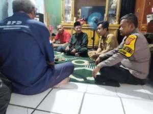 Bhabinkamtibmas Polsek Babakan Madang Jenguk Warga Sakit, Pererat Kepedulian dan Kamtibmas.