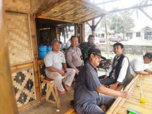 Wujud Sinergi TNI-POLRI, Polsek Rumpin Bhabinkamtibmas dan Babinsa Sambang Warga Desa Mekarsari.