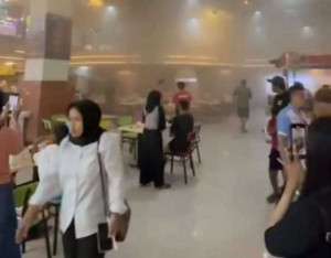 Foodcourt Solo Grand Mall Kebakaran, Pengunjung Berhamburan Keluar