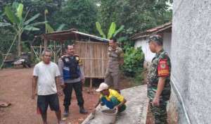 Bhabinkamtibmas Polsek Parungpanjang Bersama Babinsa Sambang Warga Desa Cikuda, Sampaikan Imbauan Kamtibmas.