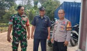 TNI-POLRI Wujudkan Keamanan Wilayah, Bhabinkamtibmas dan Babinsa Sambangi Warga Desa Cijeruk.