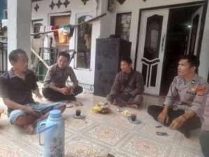 Bhabinkamtibmas Melaksanakan Giat Anjangsana Warga Sampaikan Pesan Harkamtibmas.