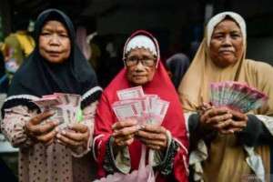 Dinilai Sudah Mampu, 1,8 Juta KeluargaDicoret dari Daftar Bansos