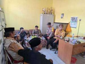 Bhabinkamtibmas Polsek Ciawi Jalin Anjangsana Kamtibmas dengan Tokoh dan Warga Desa Cibedug.