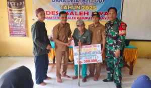 Pemdes Salek jaya salurkan BLT_DD Tahap 1 Kepada 25 Keluarga Penerima Manfaat