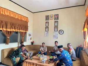 Bhabinkamtibmas dan Babinsa Sambang Warga Binaan di Desa Ciburayut Kecamatan Cigombong,