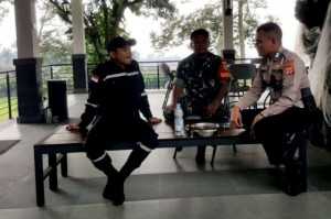 Jalin Keakraban, Bhabinkamtibmas Polsek Cijeruk Sambangi Warga Desa Tugu Jaya.
