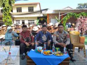 Polsek Rumpin Bhabinkamtibmas Desa Mekarsari Sambang Warga, Beri Himbauan Kamtibmas Kepada Warga.