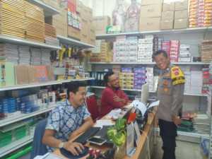 Bhabinkamtibmas Dan Babinsa Melaksanakan Giat Anjangsana Warga Sampaikan Pesan Harkamtibmas.