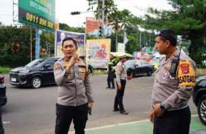 Kapolres Bogor AKBP Rio Wahyu Anggoro Lakukan Pemantauan Arus Lalu Lintas di Puncak Saat Long Weekend.