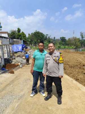 Bhabinkamtibmas Polsek Ciawi Sampaikan Pesan Kamtibmas Kepada Warga Desa Bojongmurni, Tegaskan Pentingnya Kewaspadaan.