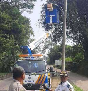 Jalan Lingkar Galuga Leuwiliang Kini Sudah Terpasang Lampu Berupa PJU.