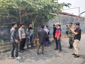 TNI-POLRI Bersinergi Patroli Sambang Dengan Kepala Desa Dan Warga Masyarakat Desa Kembangkuning Sampaikan Himbauan Kamtibmas.