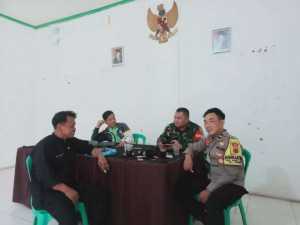TNI-POLRI di Polsek Parung, Bhabinkamtibmas Bersama Babinsa Sambangi Warga Binaannya.