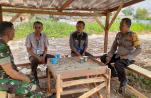 Tingkatkan Sinergitas, Bhabinkamtibmas Polsek Parung dan Babinsa Koramil 0621/22 Sambangi Warga Desa Putat Nutug.