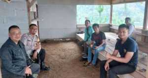 Bhabinkamtibmas Polsek Cijeruk Tingkatkan Kegiatan Sambang Warga di Desa Pasir Jaya.