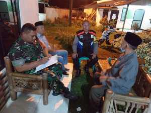 Bhabinkamtibmas Polsek Rumpin dan Babinsa Sambangi Warga Desa Mekarsari.