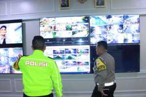Kapolres Bogor Tinjau Langsung Arus Lalu Lintas Kawasan Puncak, Cek Sistem CCTV di Pos Gadog, dan Siapkan Pengamanan selama libur panjang Idul Adha.