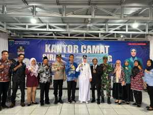 Camat Sirah Pulau Padang Lantik Triyeniwati, Tugas Baru Mengabdi di Desa Sukaraja