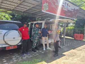Perkuat Sinergitas, Bhabinkamtibmas Polsek Klapanunggal Bersama TNI Sambangi Warga Desa Kembangkuning Berikan Pesan Kamtibmas.