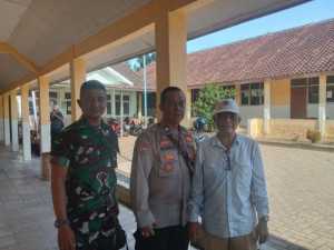 Bhabinkamtibmas Polsek Tenjo Bersama Babinsa Tingkatkan Kewaspadaan Masyarakat Desa Cilaku Melalui Sambang dan Edukasi TPPO.