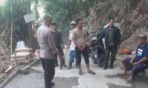 Bhabinkamtibmas dan TNI Koramil Parung Wujudkan Kamtibmas di Desa Binaan.