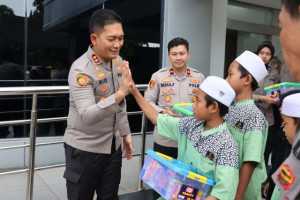 Polres Bogor melaksanakan Bakti Sosial Dalam Rangka Menyambut HUT Bhayangkara ke-79.