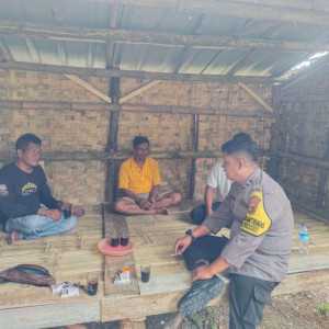 Bhabinkamtibmas Sambang Warga, Jalin Kedekatan dengan Warga Masyarakat.
