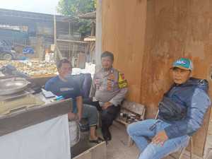 Bhabinkamtibmas Desa Kopo Sambang Warga dan Sosialisasikan Kamtibmas.