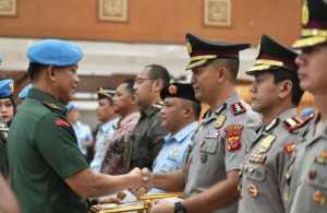 Kapolres Bogor Terima Brevet Kehormatan Setia Waspada dari Paspampres.