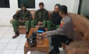 Bhabinkamtibmas Desa Cibereum Cek Pos Kamling Hadir di Tengah-Tengah Masyarakat Demi Menciptakan Situasi yang Kondusif.