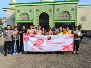 Polsek Parung Gelar Bakti Sosial di Masjid Riyasdhul Sholihin dalam Rangka HUT Bhayangkara ke-79.
