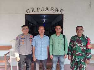 Bhabinkamtibmas dan Babinsa Polsek Jonggol Kawal Ibadah Umat Nasrani di Citra Indah.
