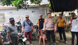 Polsek Klapanunggal Sambang Warga desa Klapanunggal dan Sampaikan Himbauan Kamtibmas.