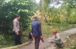 Bhabinkamtibmas Polsek Tanjungsari Aktif Sambangi Warga, Ajak Wujudkan Kamtibmas dan Ketahanan Pangan.