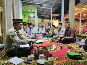 Polisi Mengaji di Acara Syukuran Khitanan Warga, Wujud Kedekatan Polri dengan Masyarakat.