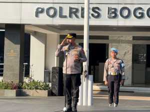 Kapolres Bogor Pimpin Apel Pagi, Tekankan Disiplin dan Profesionalisme Personel dalam Melayani Masyarakat.