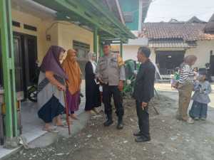 Bhabinkamtibmas Polsek Ciawi Anjangsana Kamtibmas, Perkuat Silaturahmi dan Keamanan Lingkungan.