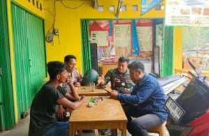 Bhabinkamtibmas Polsek Leuwiliang Sambangi Warga, Perkuat Sinergi untuk Harkamtibmas di Wilayah Desa Leuwimekar.