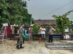Bhabinkamtibmas Polsek Parung Bersinergi dengan TNI, Jalin Kedekatan dengan Masyarakat Desa Binaan.