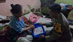 Sambut HUT Bhayangkara ke-79, Polsek Caringin salurkan bantuan sosial kepada masyarakat kurang mampu.