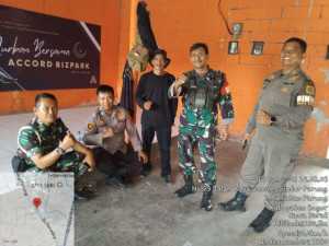 TNI-POLRI Bhabinkamtibmas Polsek Parung Jalin Kedekatan dengan Warga Desa Binaan.