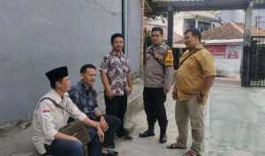 Bhabinkamtibmas Polsek Ciawi Sambangi Warga Desa Banjarwangi, Sampaikan Pesan Kamtibmas dan Antisipasi Kejahatan Jalanan.