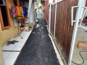 Dukung Akses dan Produktivitas Warga, Pemkab Sukabumi Aspal Jalan Lingkungan di Desa Selajambe Cisaat