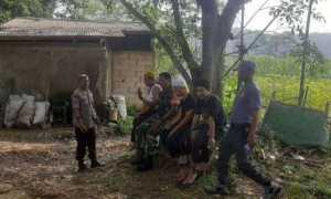 Bhabinkamtibmas Polsek Parung Bersama TNI Jalin Kedekatan dengan Warga untuk Cegah Tawuran dan Gangster.