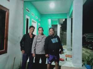 Bhabinkamtibmas Polsek Leuwiliang Sambangi Warga, Pererat Hubungan dan Sampaikan Pesan Kamtibmas.